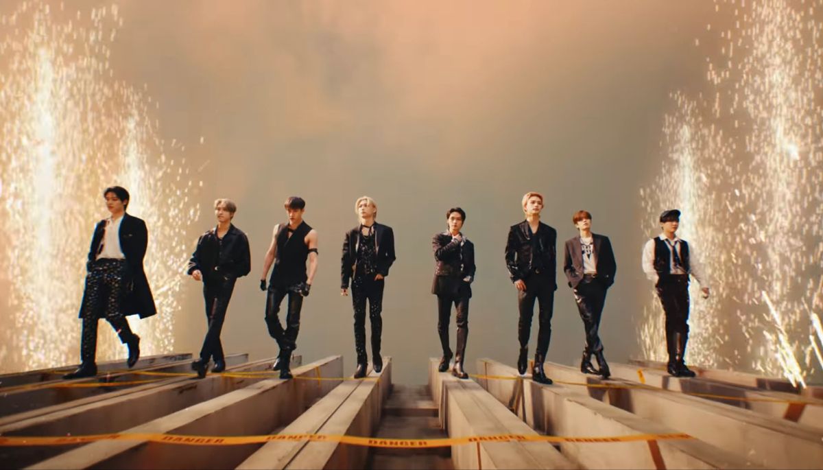 Discovery splash banner for 🐿🐥🐶 /SKZ ﹕ #VIRGORACHA Discord server